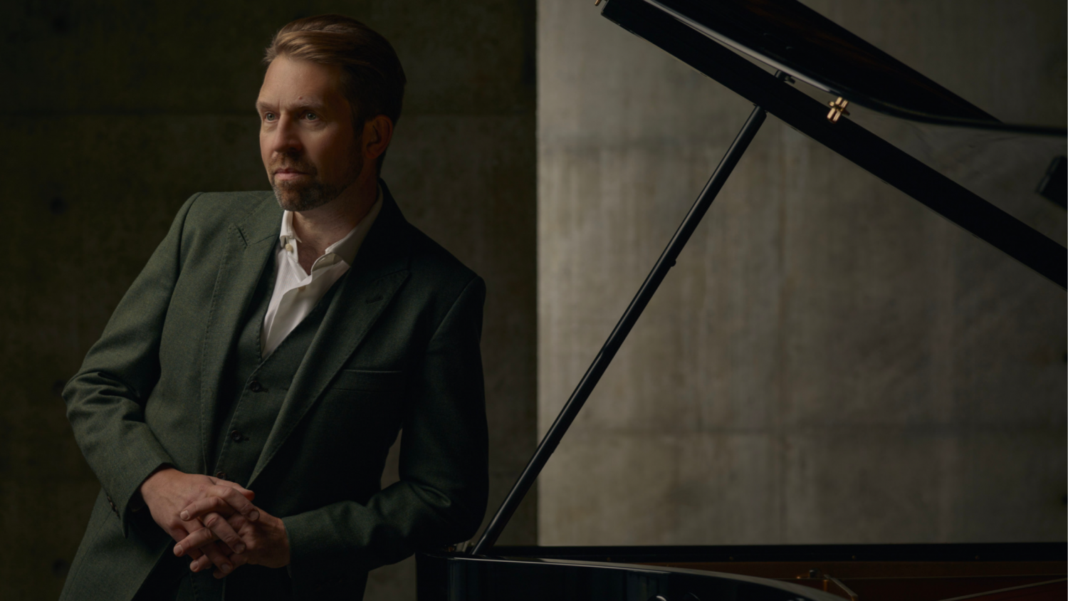 Musician Leif Ove Andsnes leaning on a piano